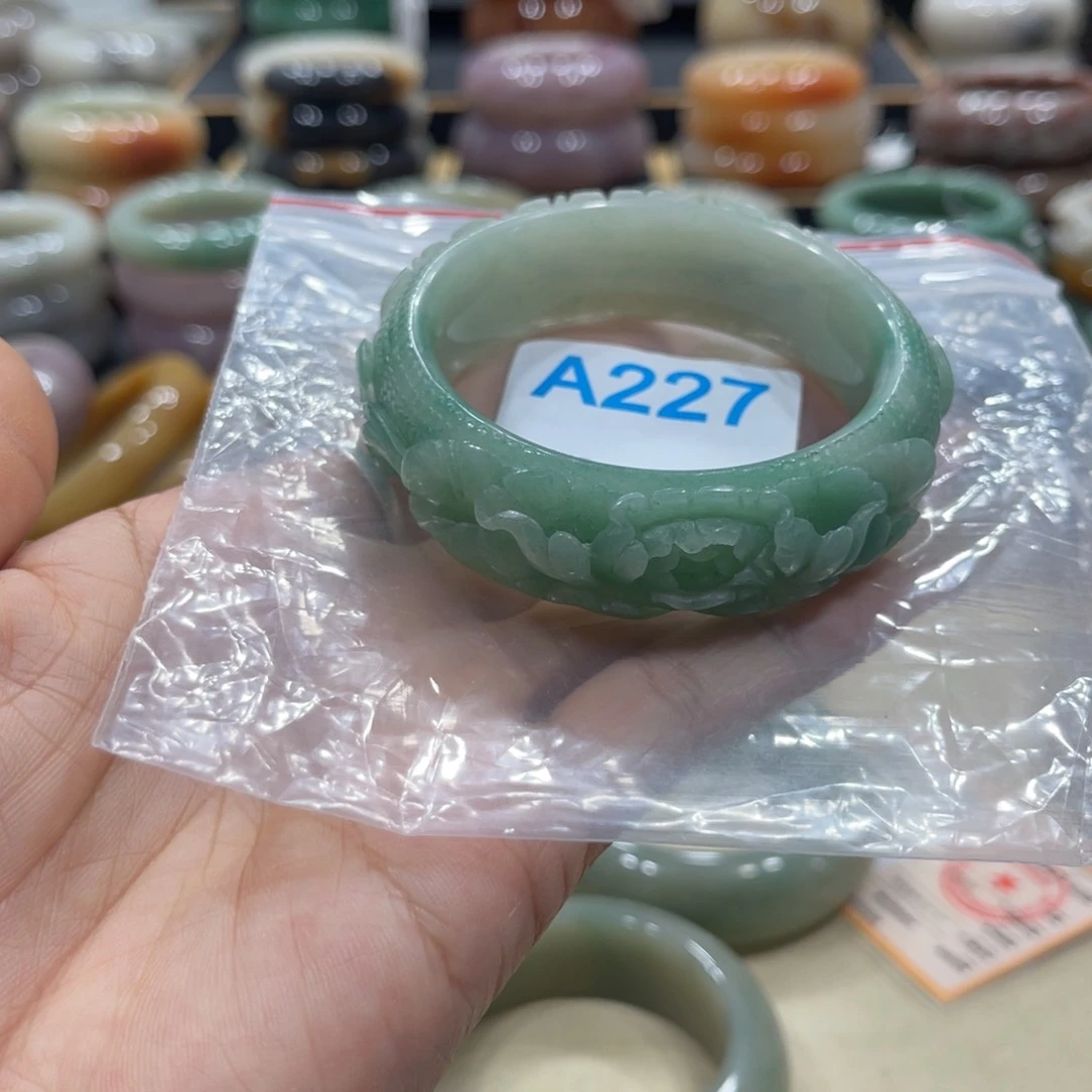 石英质玉手镯未镶嵌大*丽