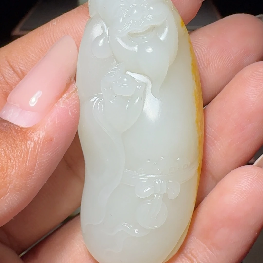 泉***子和田玉未镶嵌颈饰