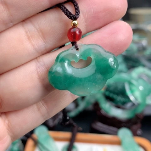 石英质玉颈饰未镶嵌