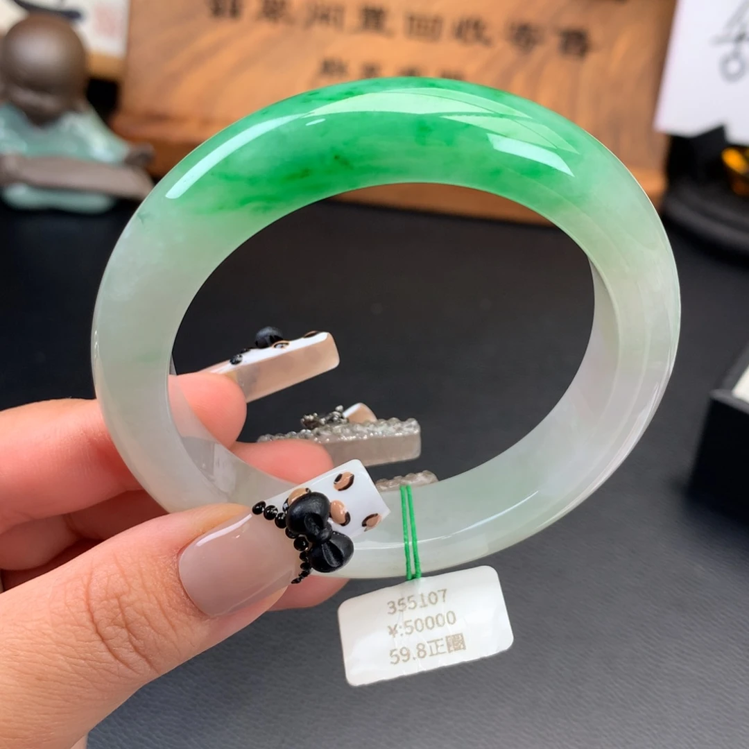 翡翠手镯未镶嵌一手）冰绿厚装正圈手镯