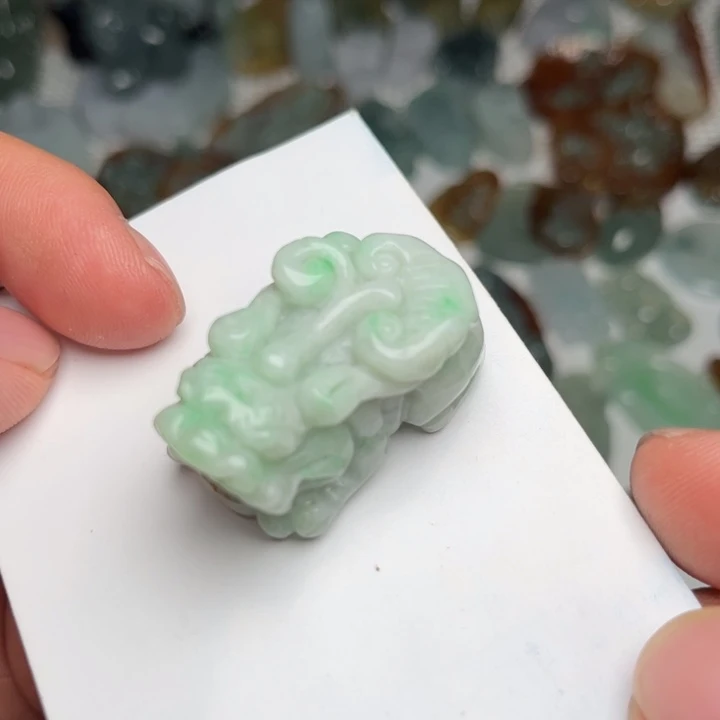 翡翠未镶嵌颈饰貔貅