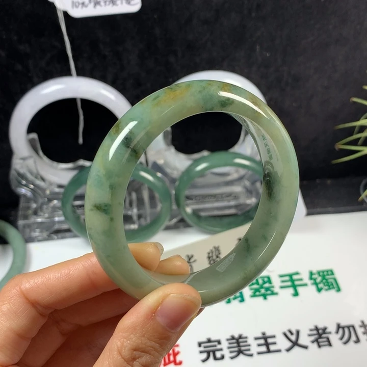 翡翠未镶嵌手镯47号。55圈