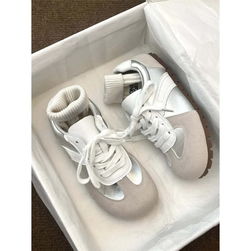 时尚百搭休闲银色平底德训鞋女2025年春季圆头复古系带阿甘运动鞋