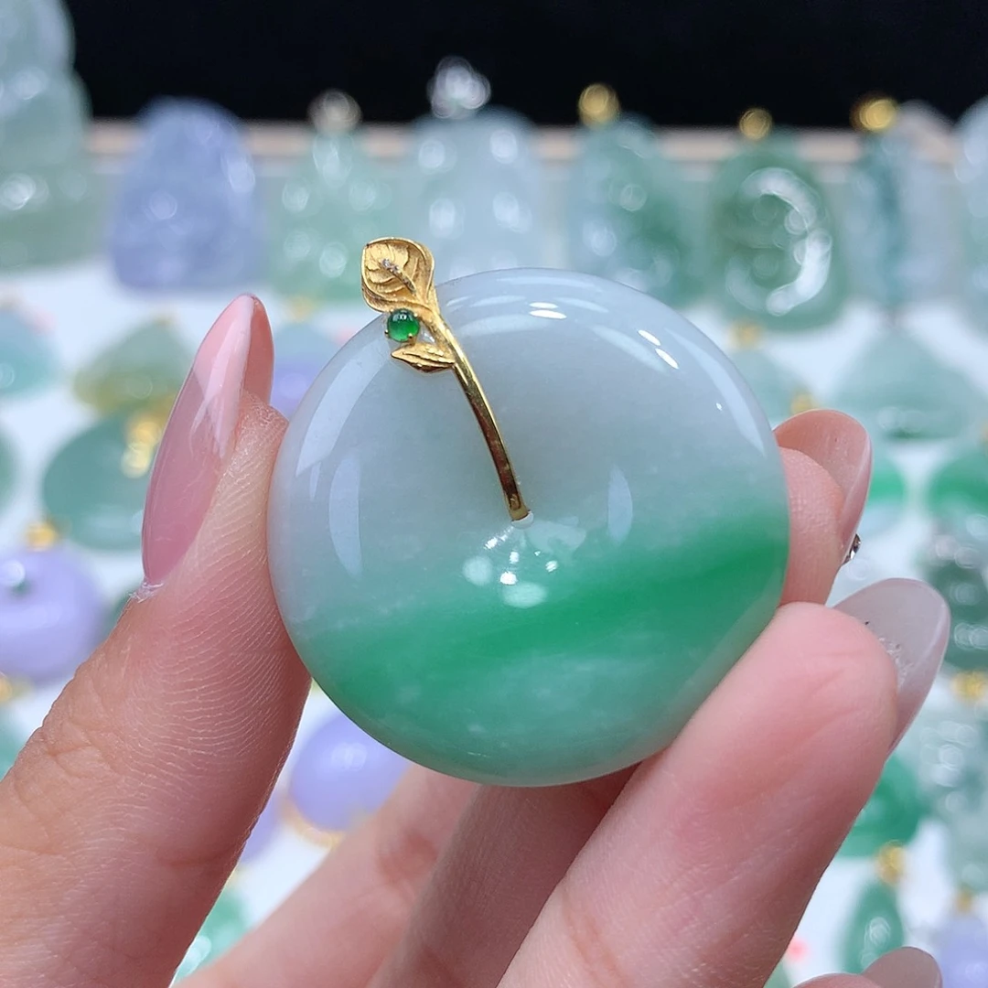 翡翠18K金镶嵌颈饰翡翠