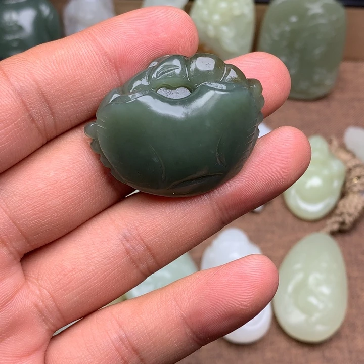 颈饰未镶嵌和田玉（糖玉）