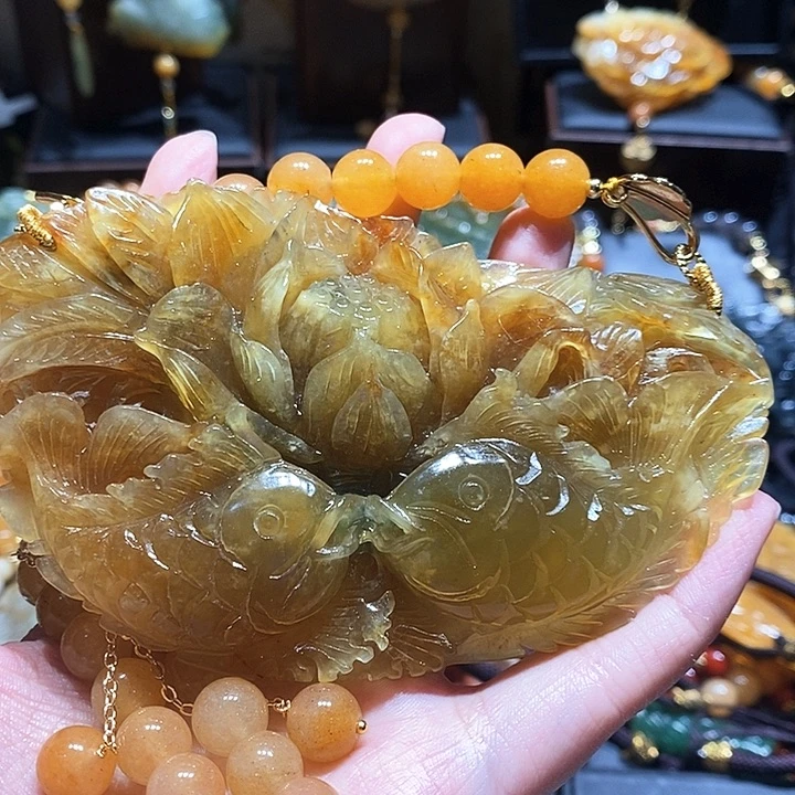 蛇纹石玉未镶嵌颈饰