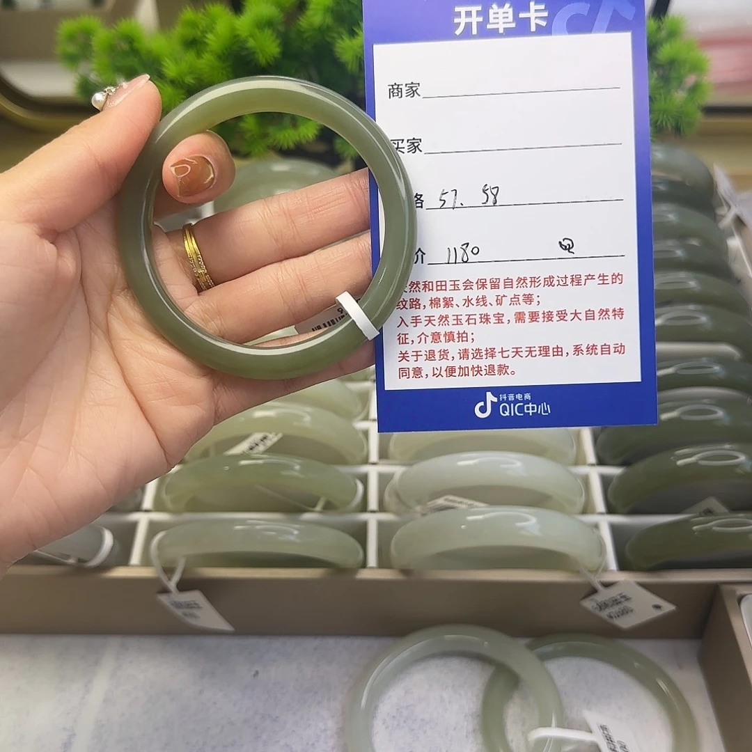 和田玉未镶嵌手镯