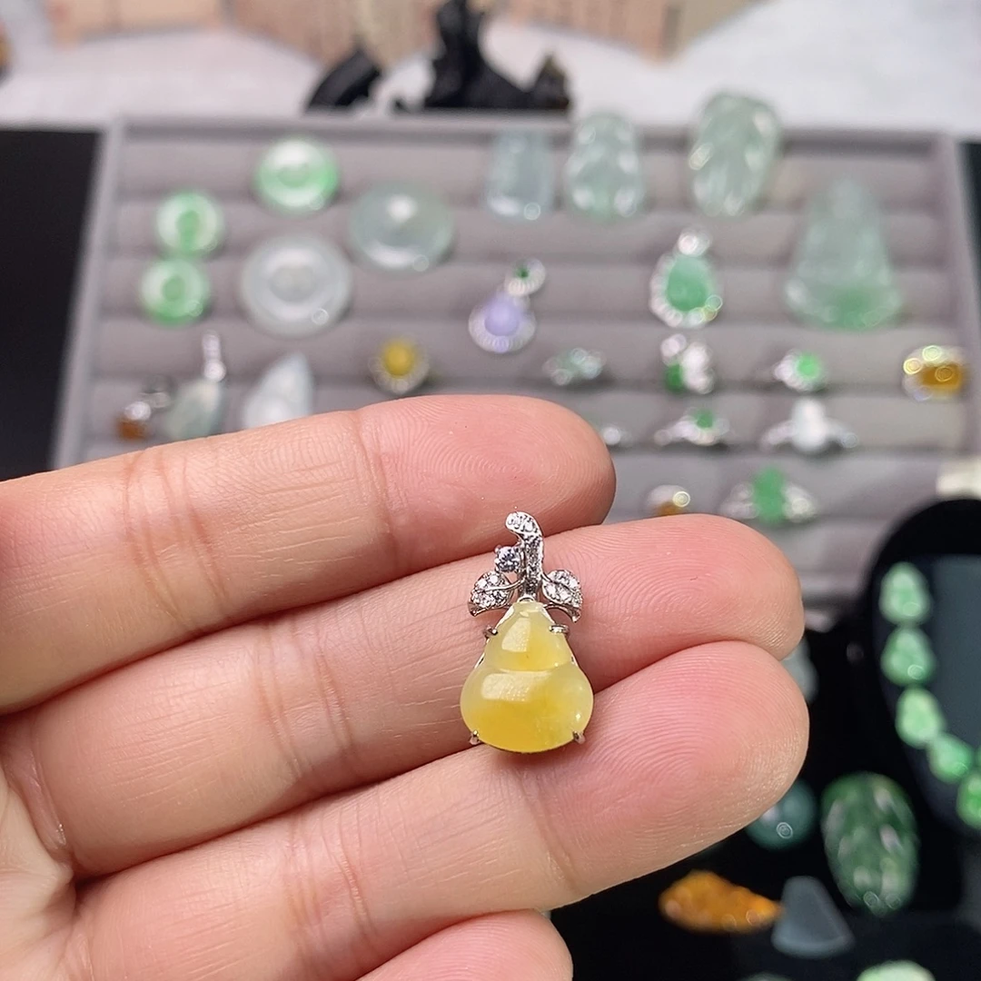 翡翠银S925镶嵌颈饰葫芦