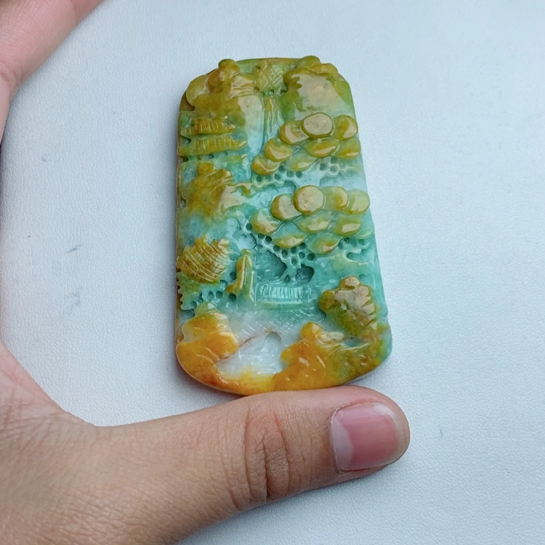 翡翠未镶嵌颈饰山水