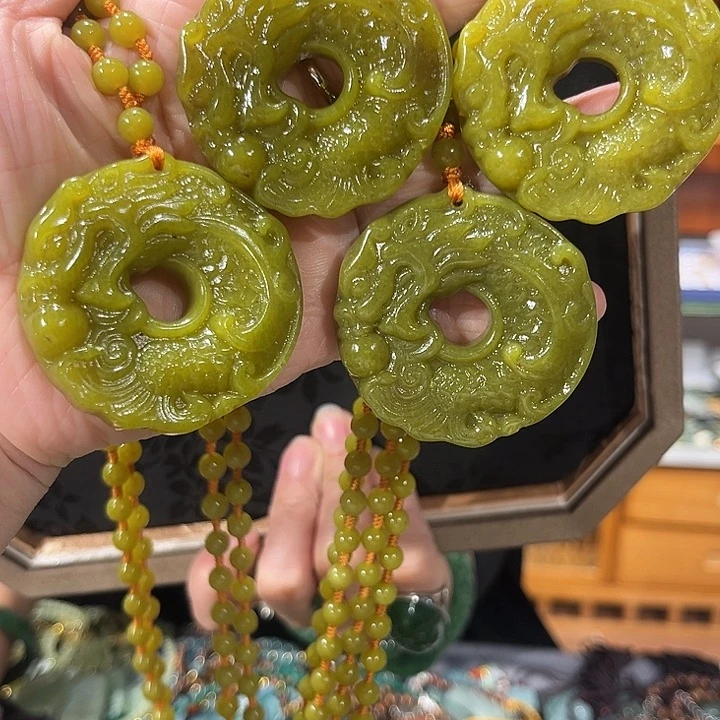 颈饰未镶嵌和田玉