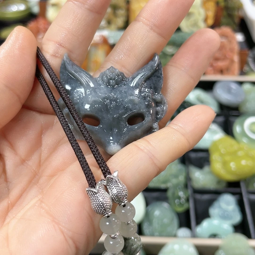 蛇纹石玉颈饰合金