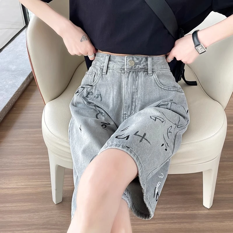 浅灰色涂鸦牛仔短裤女2025年夏季薄款高腰宽松直筒显瘦五分热裤女
