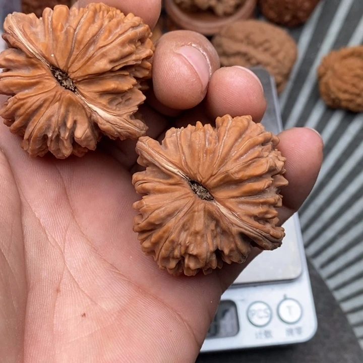 文玩核桃把件R****r楼子