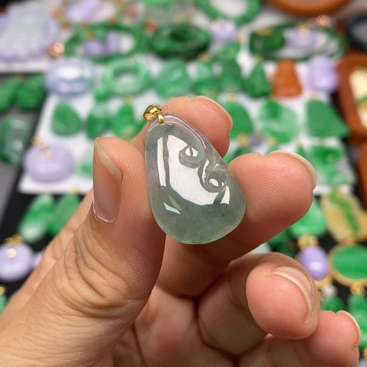 颈饰未镶嵌翡翠吊坠