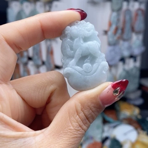 翡翠颈饰未镶嵌翡翠