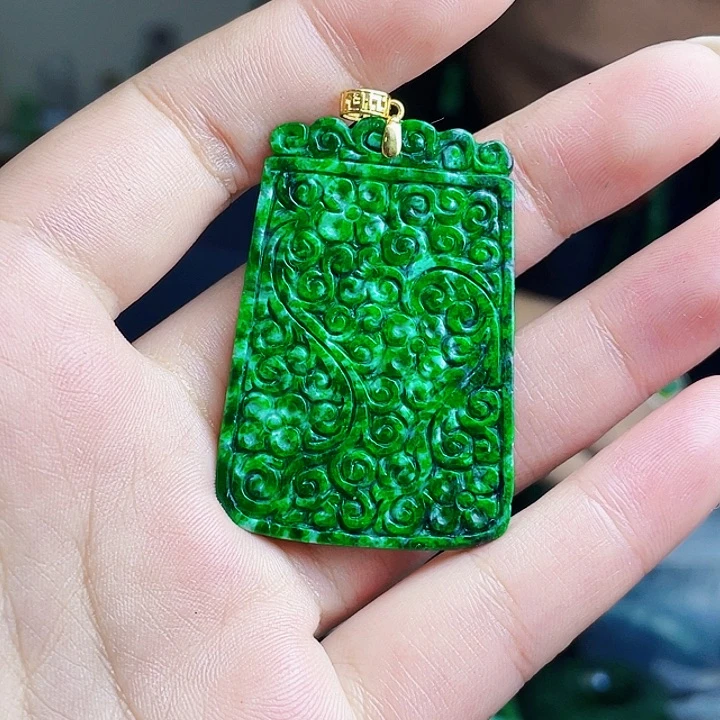 翡翠18K金镶嵌颈饰多样性