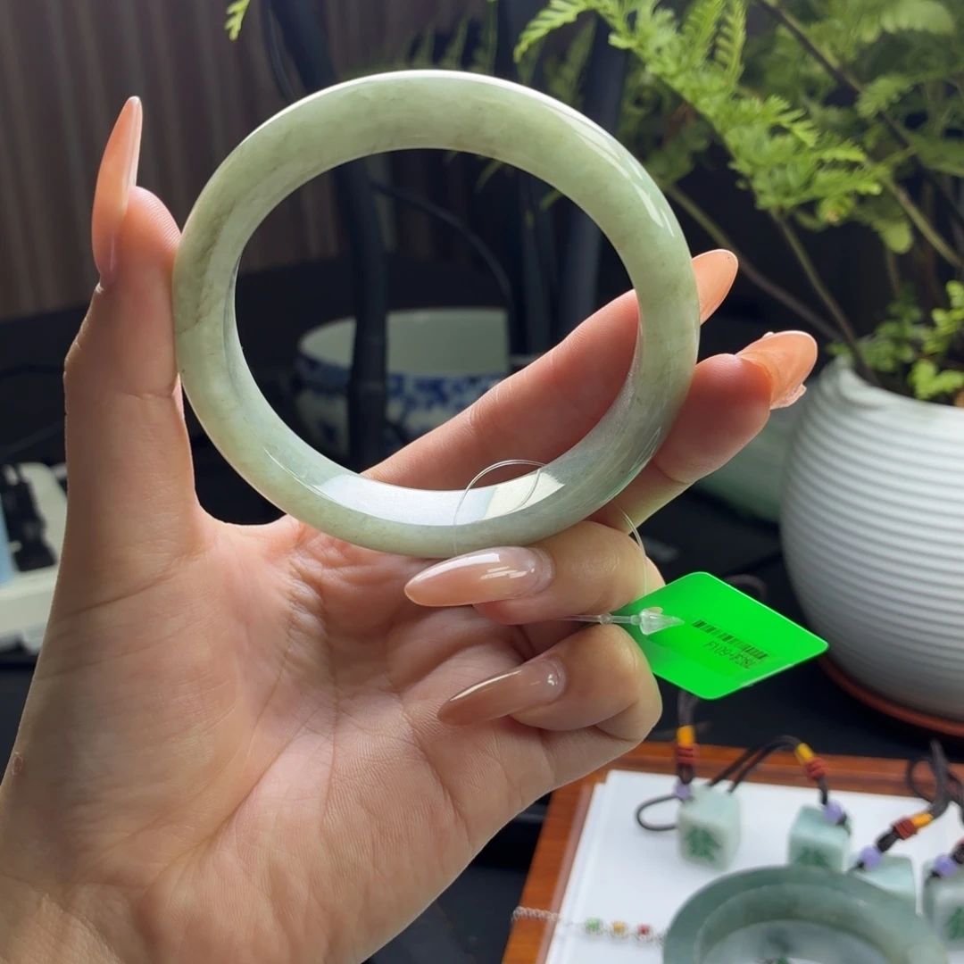 未镶嵌手镯翡翠手镯