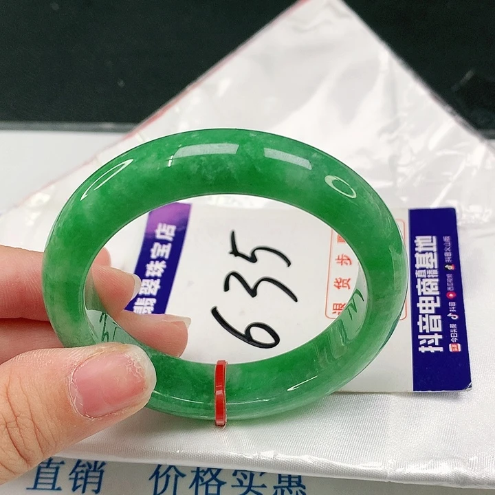 翡翠手镯未镶嵌翡翠