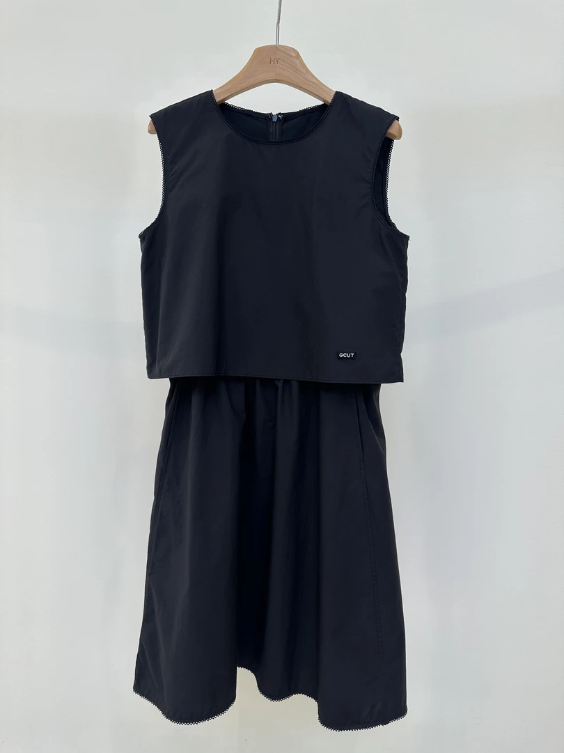 2025飞秒《小礼服》新品减龄显瘦俏皮设计师黑色连衣裙