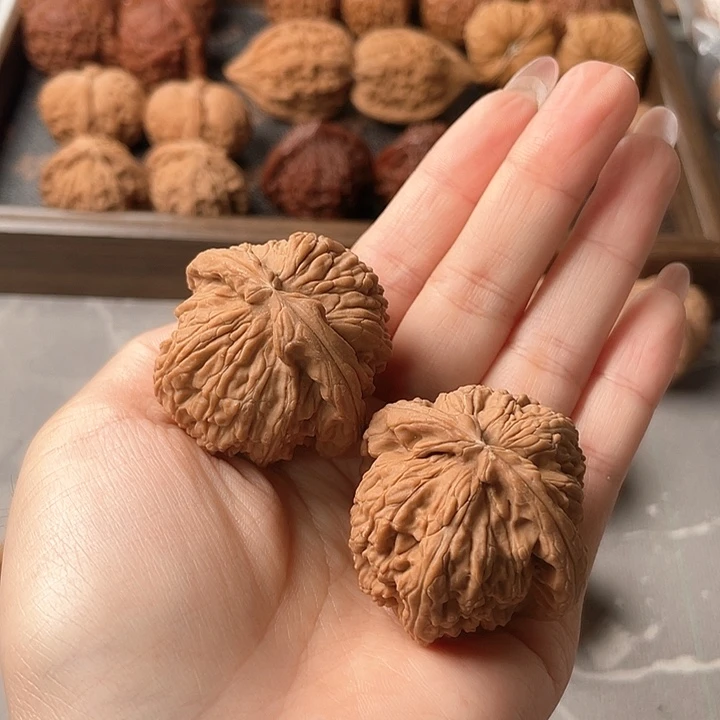 吊坠桃核白狮子42尺