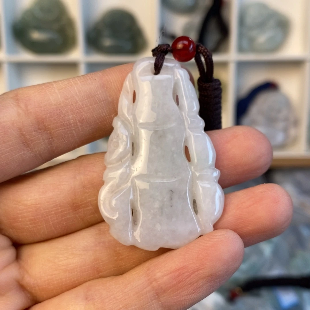 翡翠颈饰未镶嵌竹节