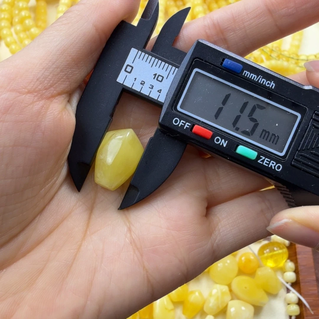 琥珀未镶嵌颈饰琥珀蜜蜡