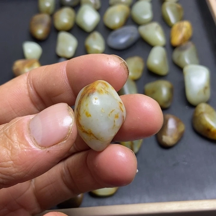 烟***生和田玉（糖玉）未镶嵌珠宝奇石