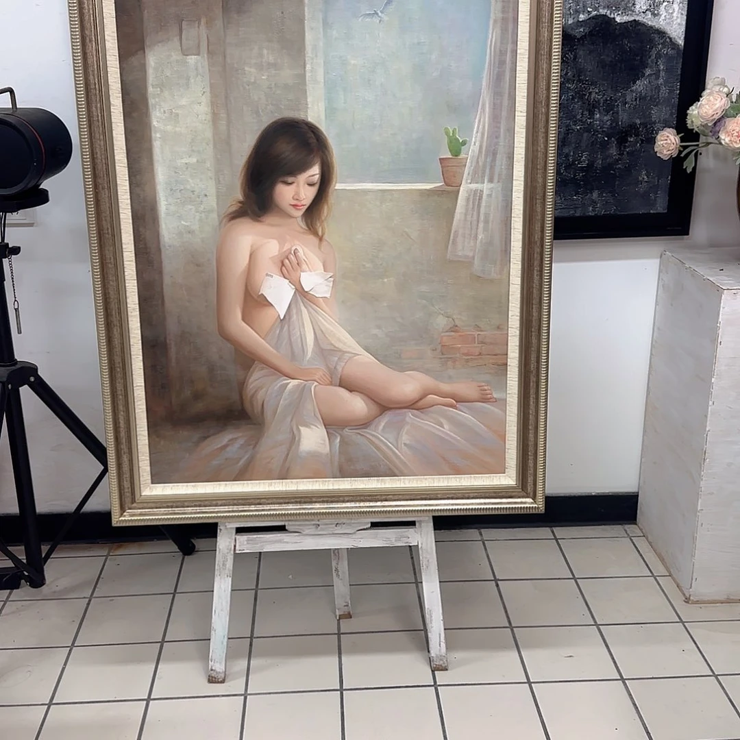 尘**油画和壁画中所使用颜色丰富和花纹
