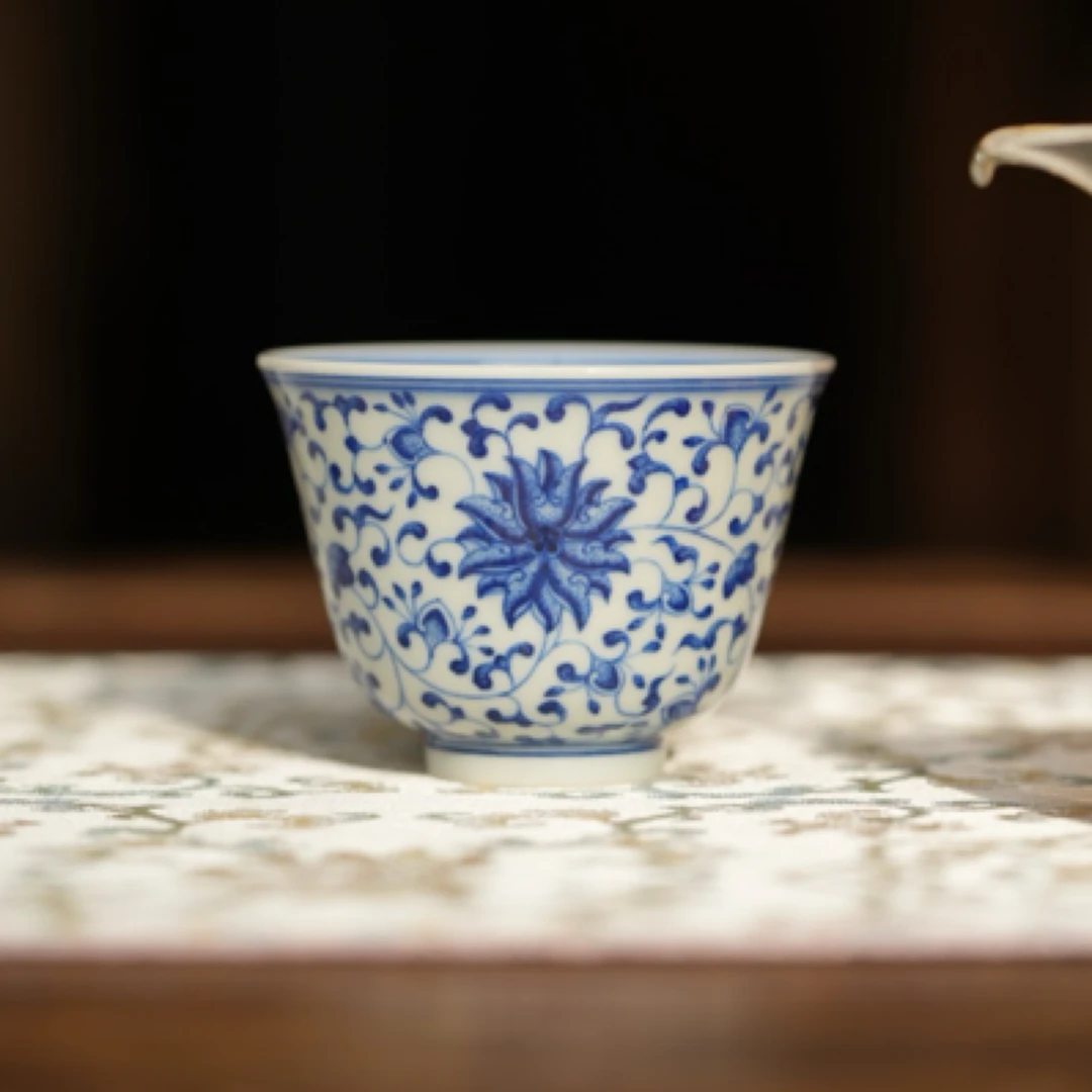 缠枝莲铃铛杯80cc青花手工纯手绘茶杯主人杯茶器