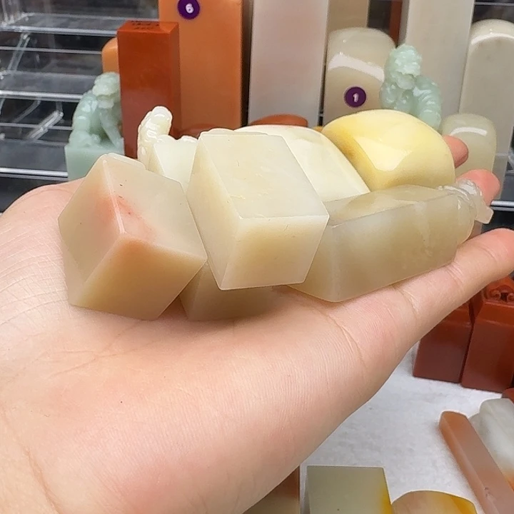 杏***斋寿山石印石老挝石一组