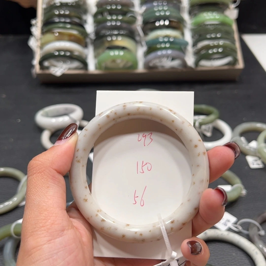 麻***儿和田玉未镶嵌手镯