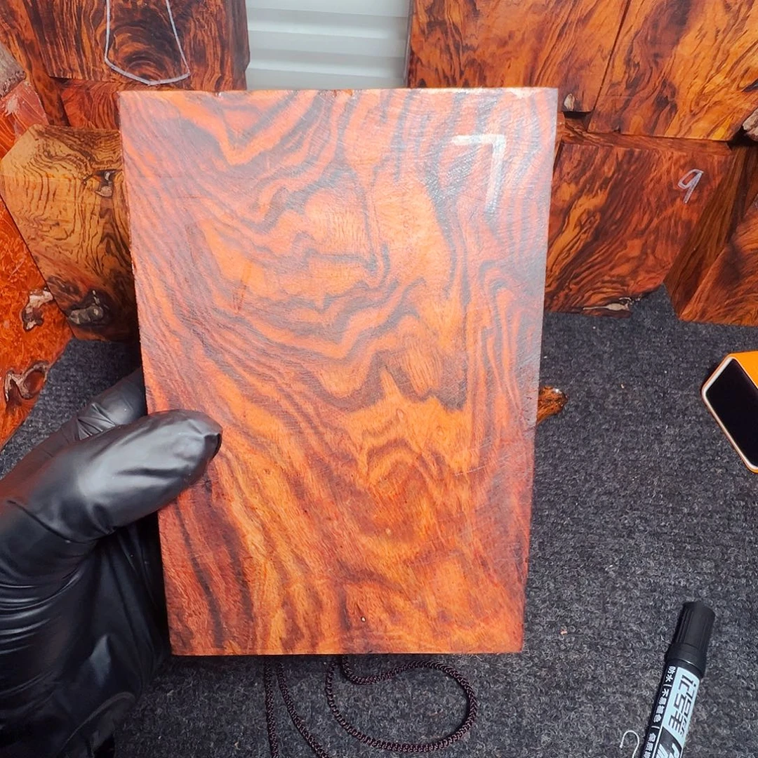 剑***笑大叶紫檀（黑酸枝木类）