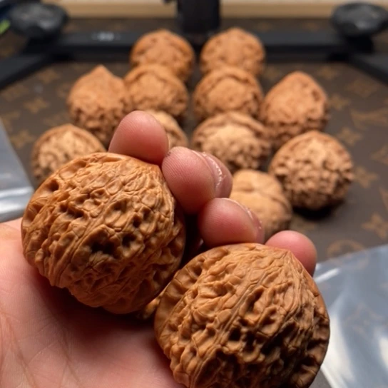 文玩核桃把件W****n绣球