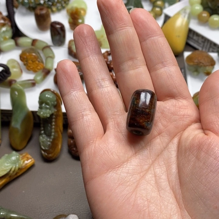 岫岩河磨玉（透闪石质玉）挂坠，手把未镶嵌太**春