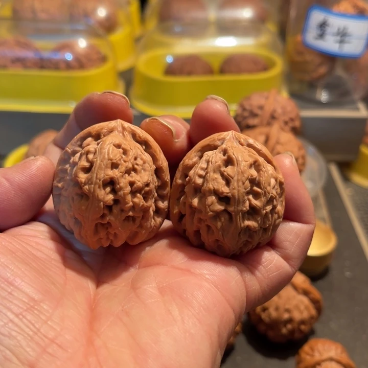 文玩核桃把件红锦鲤肚39