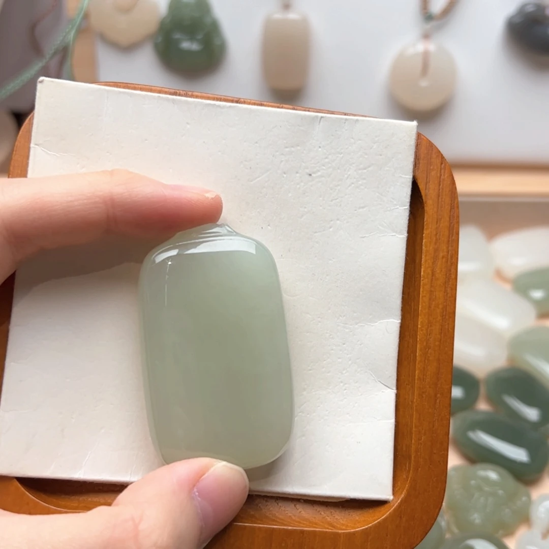 z***.和田玉未镶嵌颈饰