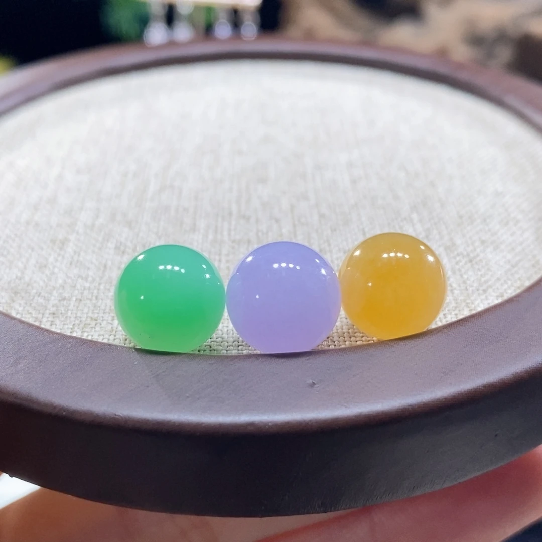 翡翠未镶嵌颈饰翡翠浓三彩圆珠一组