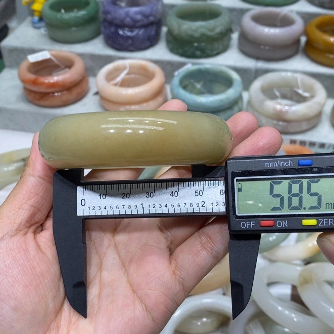 石英岩玉未镶嵌手镯