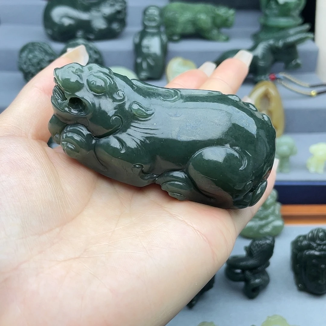 和田玉未镶嵌把件