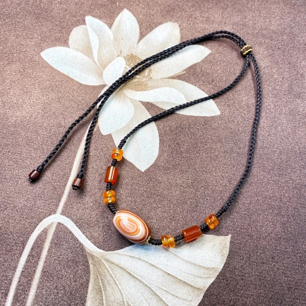 玛瑙红肉天然一眼锁骨链时尚个性设计颈饰