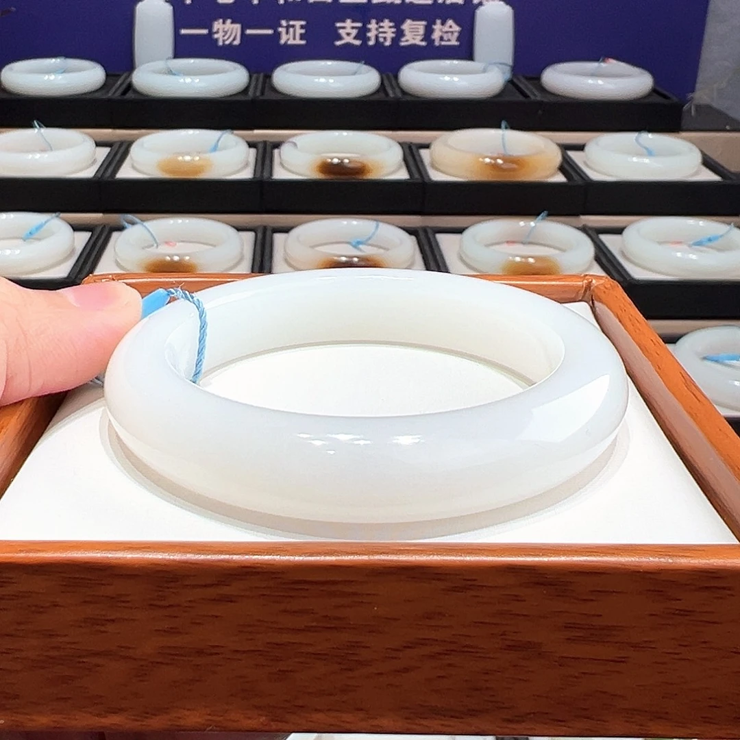 东***果和田玉未镶嵌手镯