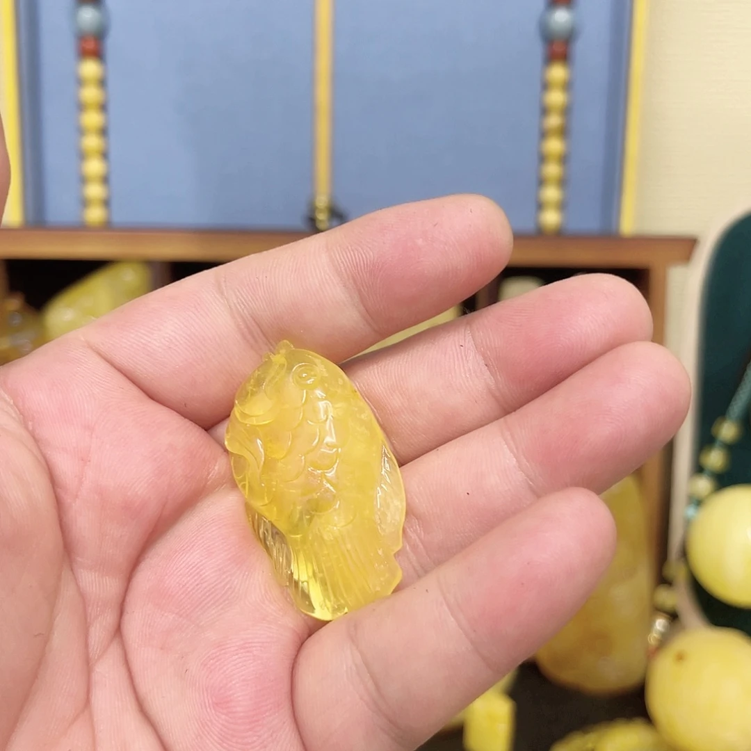 千***l未镶嵌琥珀裸石小鱼