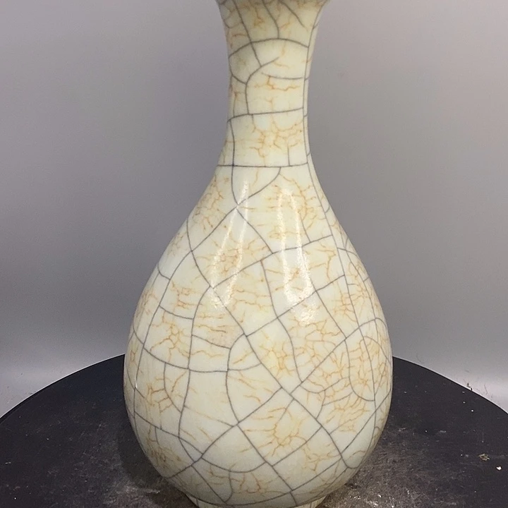 哥窑玉壶春瓶造型独特