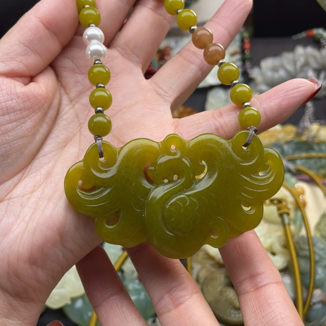 蛇纹石玉颈饰未镶嵌