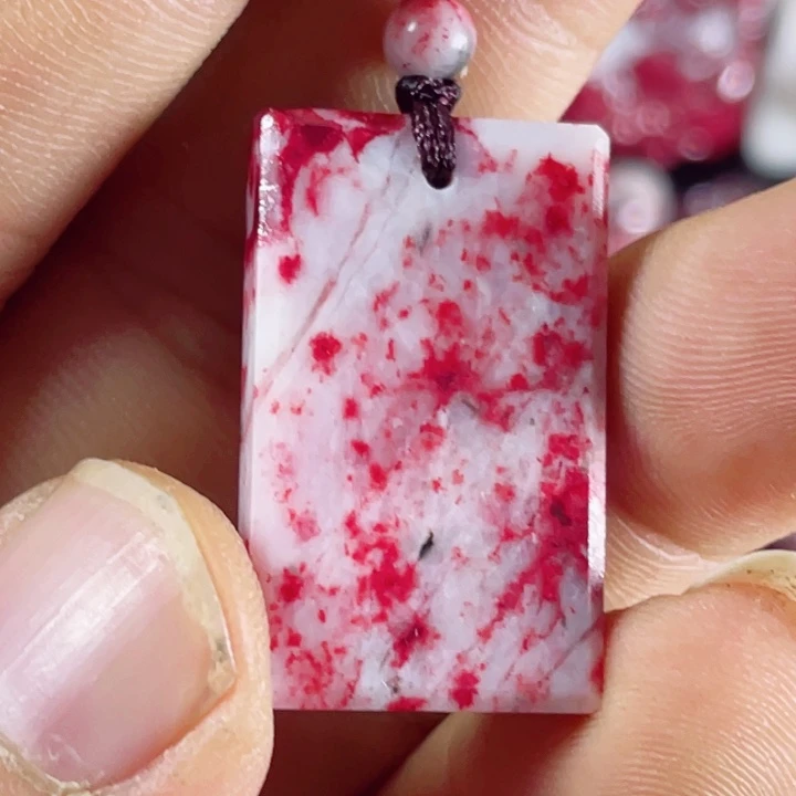 天然辰砂原石首饰