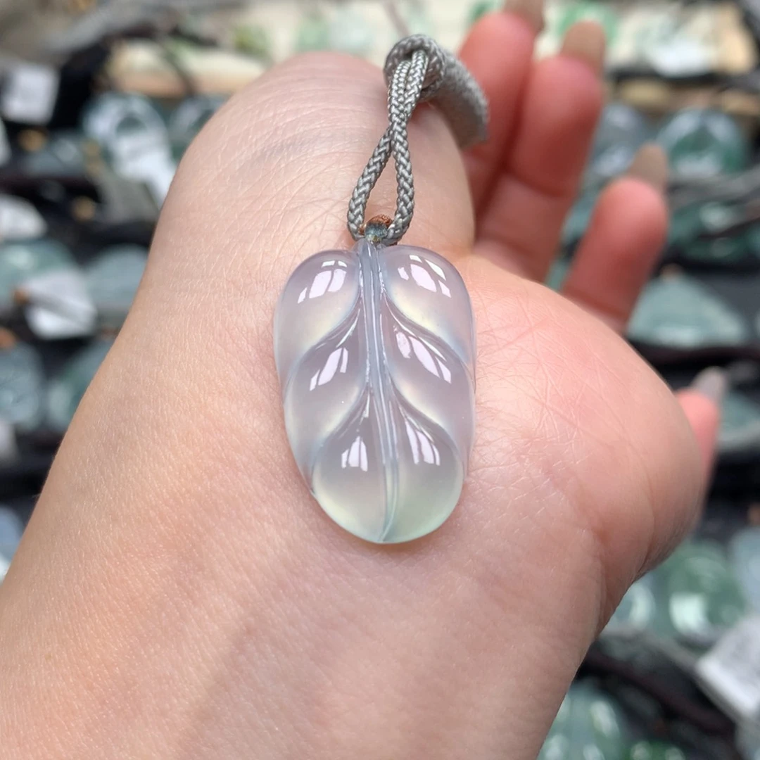 翡翠颈饰未镶嵌叶子