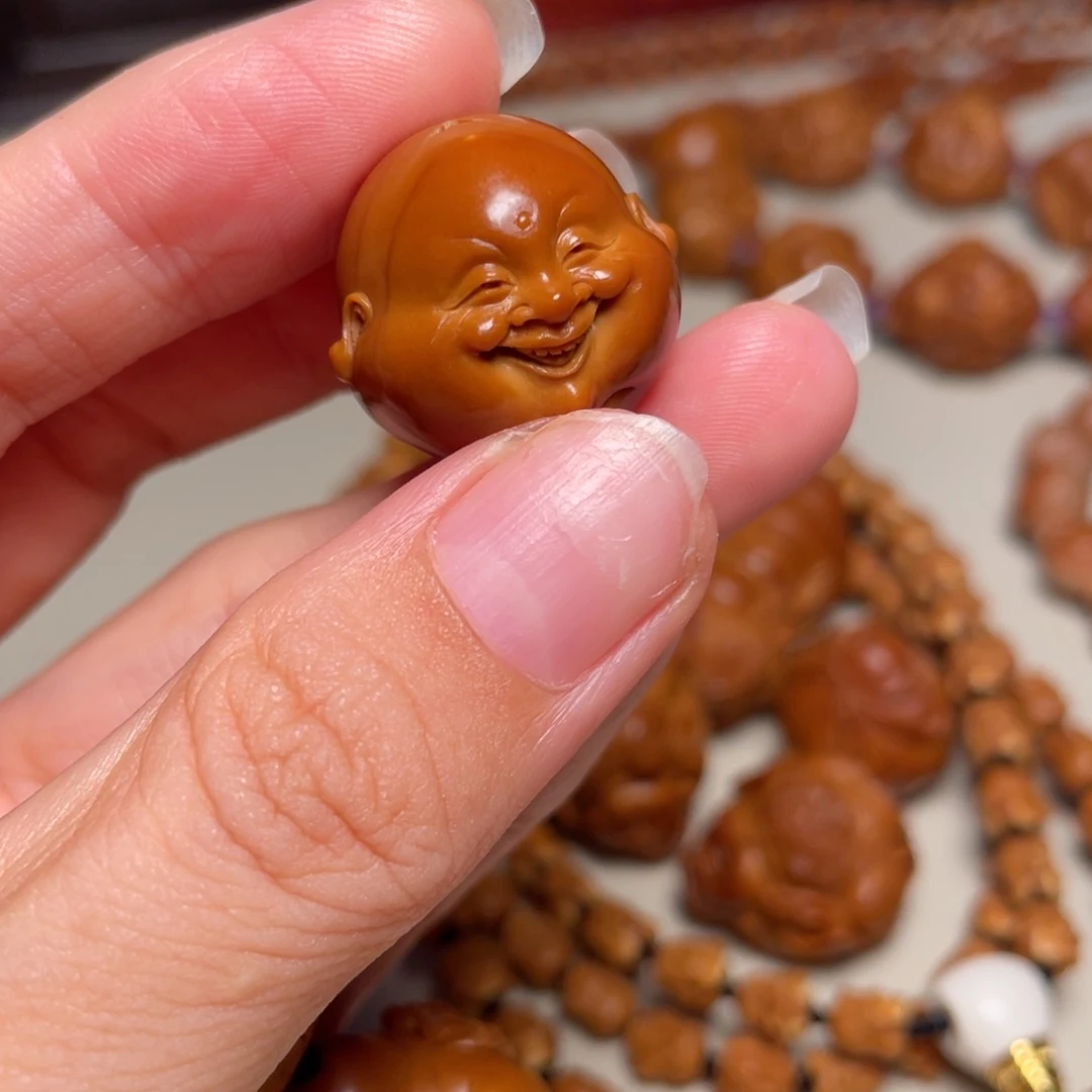 小***李橄榄枝上开有许多枝的