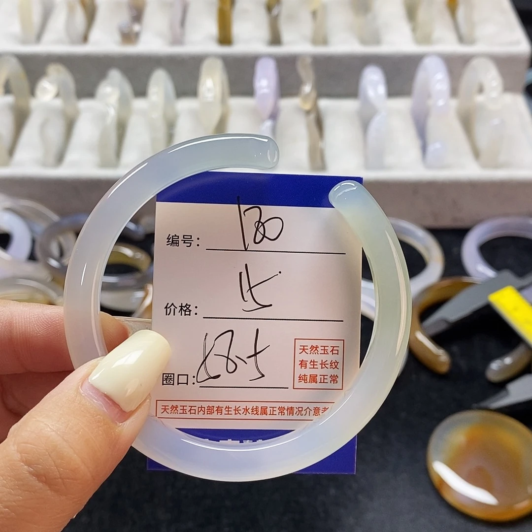 玛瑙/玉髓手镯未镶嵌180