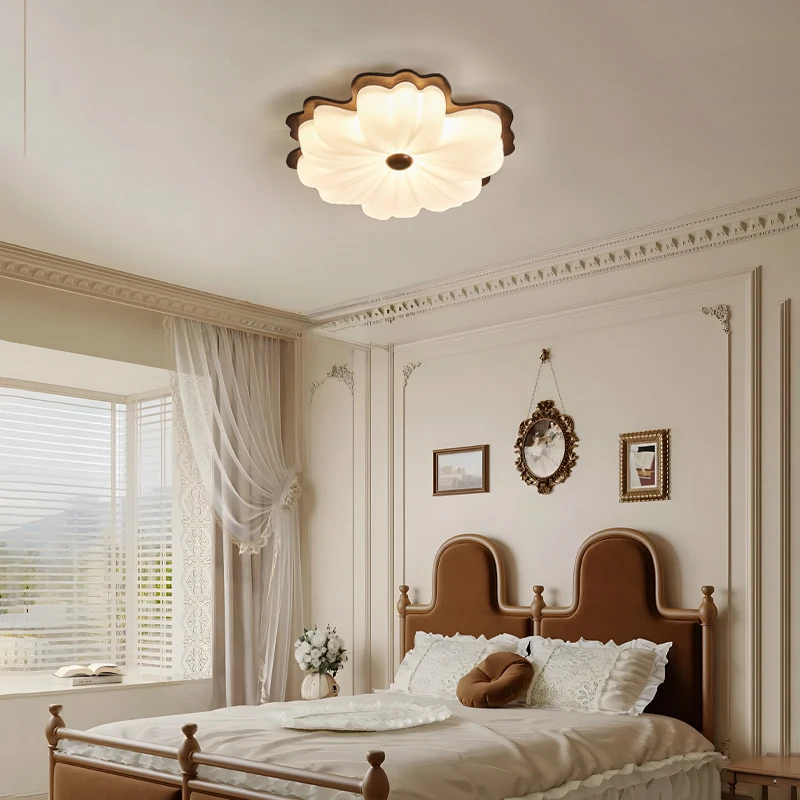 新款中古风灯具奶白胡桃木卧室灯美式奶油复古吸顶灯
