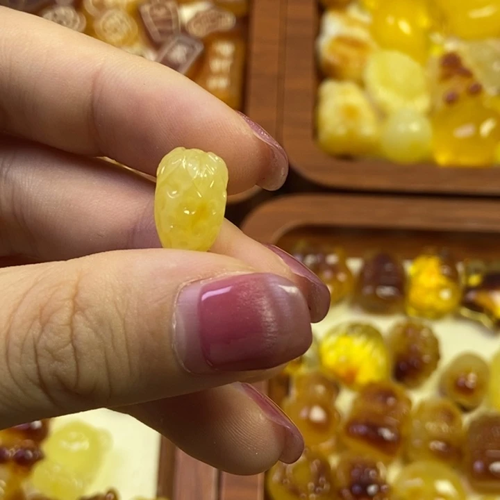 吊坠橄榄核小草莓